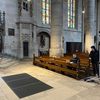 Zu sehen ist die Übertragung des digitalen Gottesdienstes in der Heilig-Kreuz-Münster Kirche von Vorne