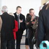 Klaus Arnholdt (l.) und Michael Nanz mit den Lehrkräften im Gespräch in der eule gmünder wissenswerkstatt.